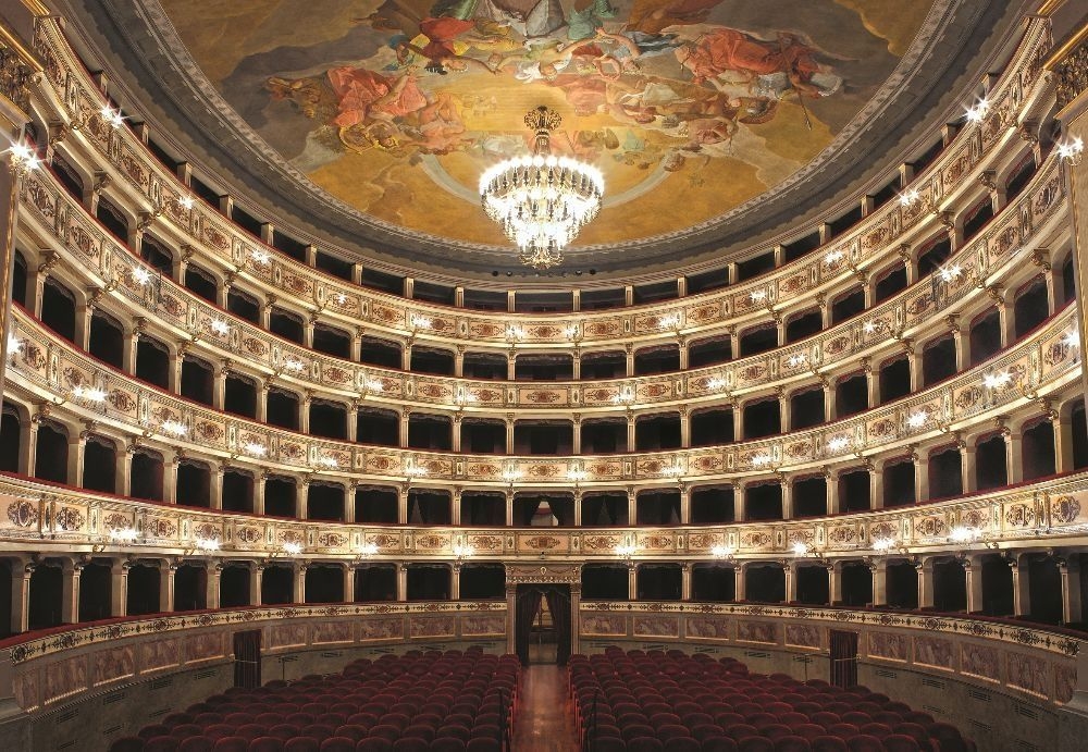 Superata la soglia dei mille abbonamenti al Teatro dell'Aquila fra prosa e opera